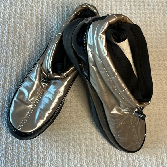 Sporto "Barefoot Wool" Women 11 Wide amazing comfortable metallic gold booties - Picture 6 of 9